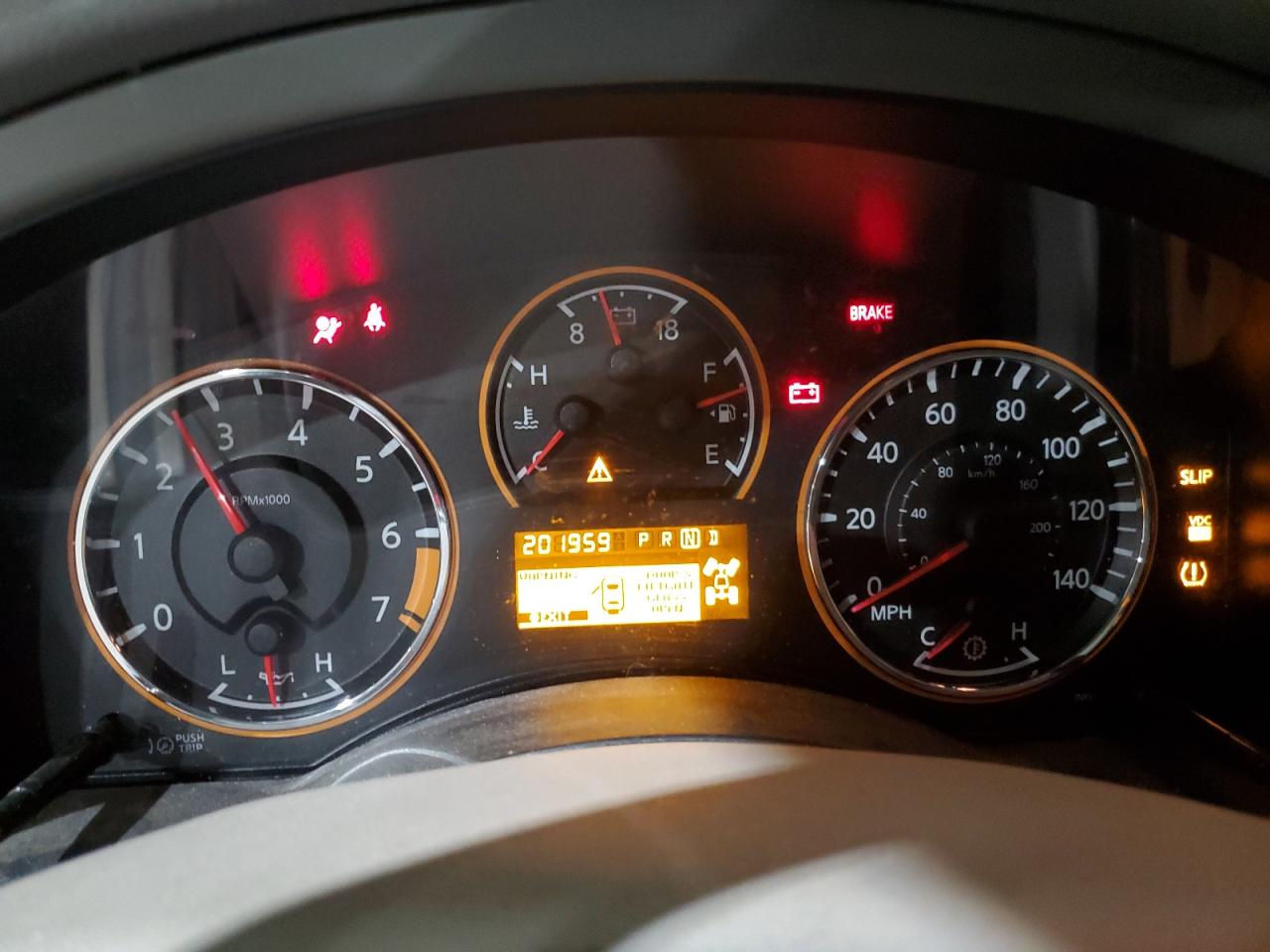 2010 Nissan Armada - Image 9