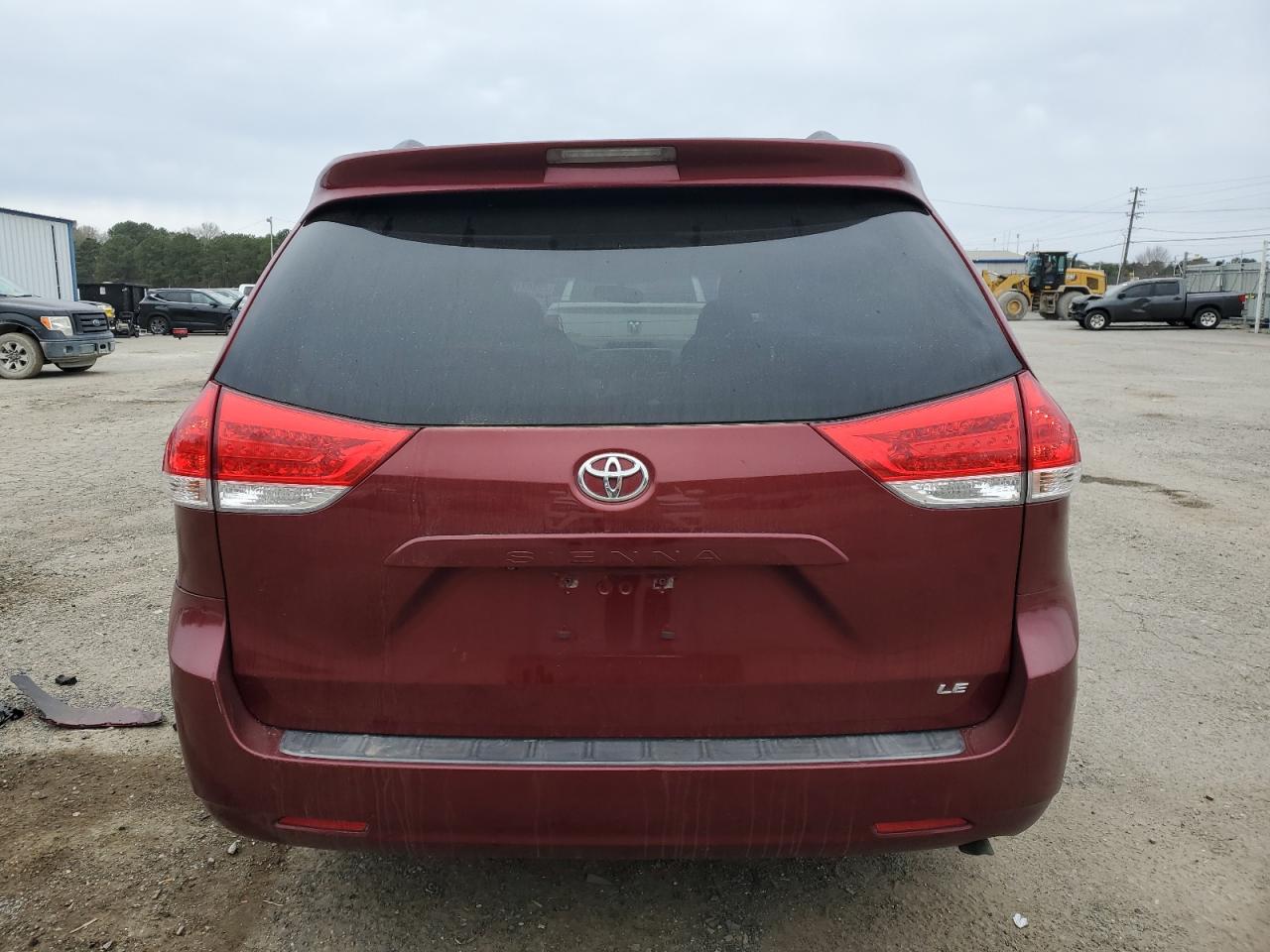 2011 Toyota Sienna - Image 6