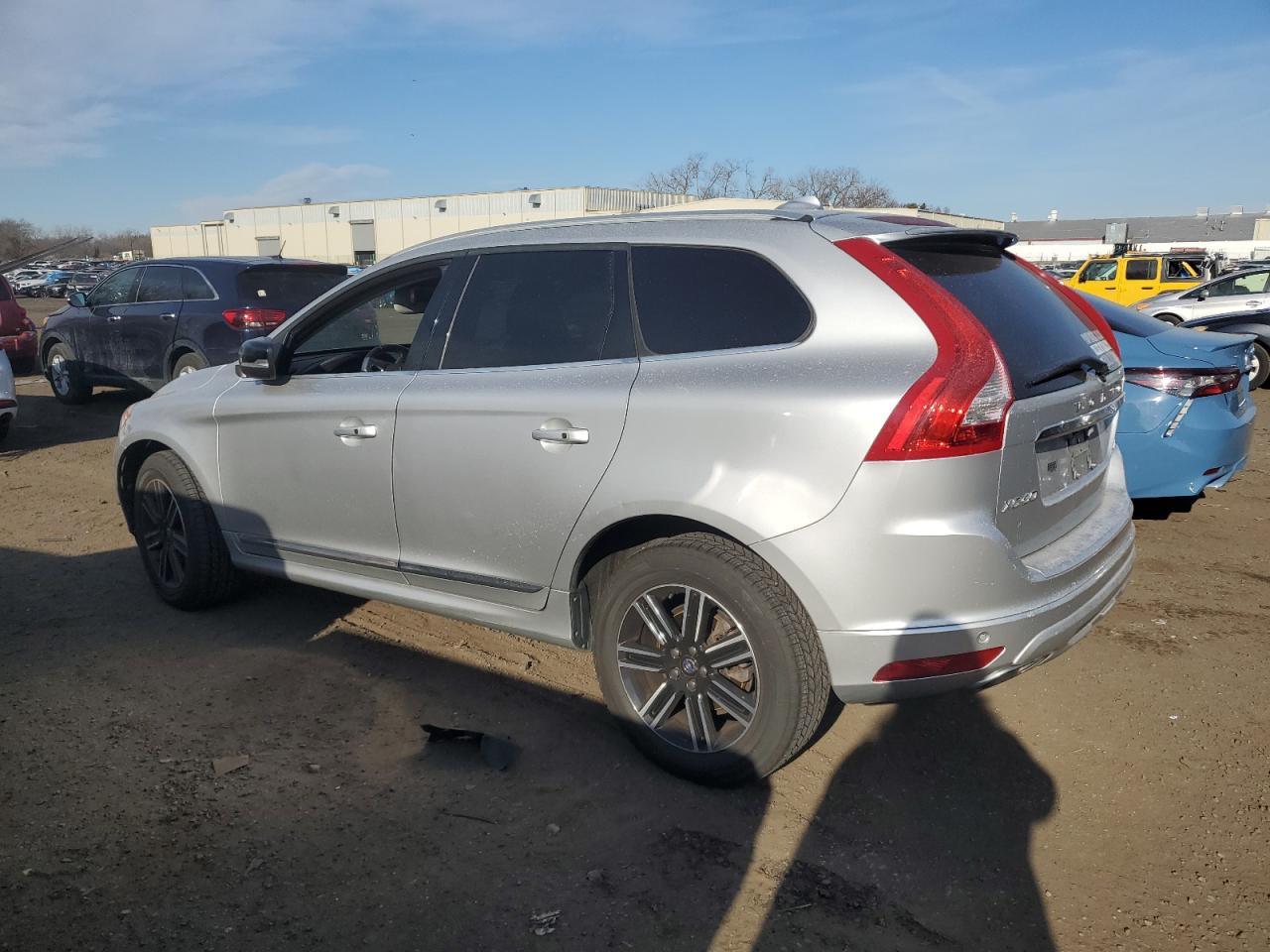 2017 Volvo XC60 - Image 2