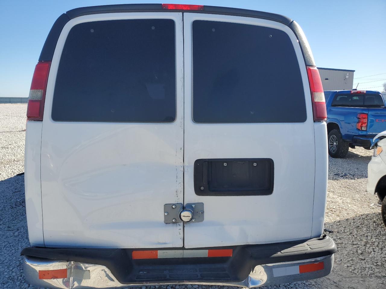 2016 Chevrolet Express - Image 10