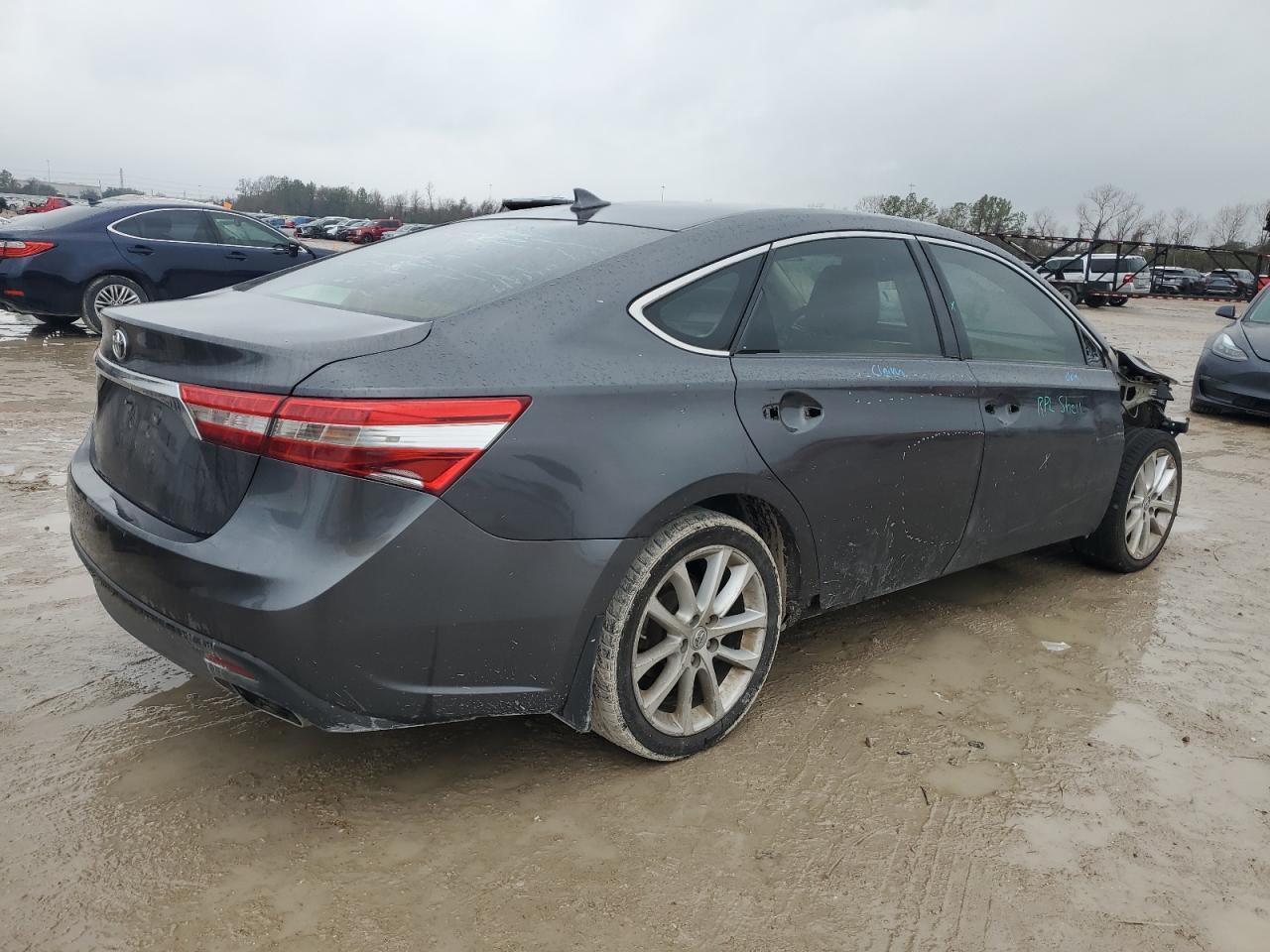 2013 Toyota Avalon - Image 3