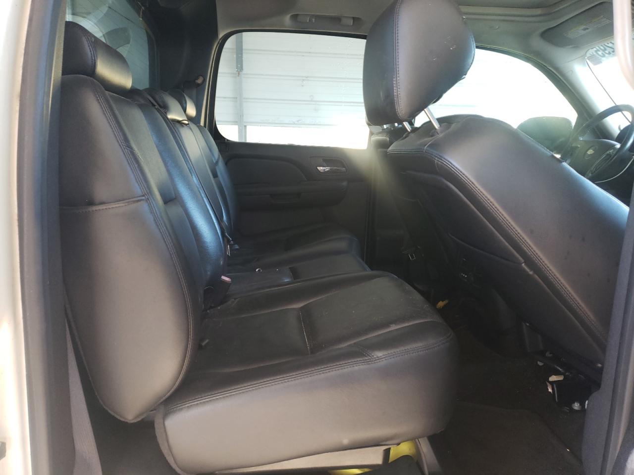 2013 Chevrolet Avalanche - Image 11