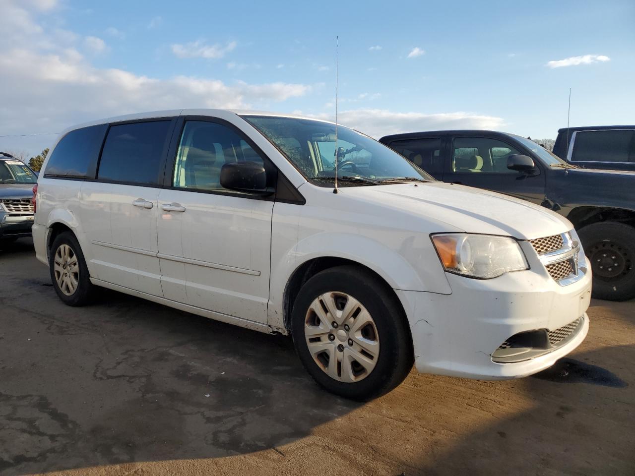 2015 Dodge Caravan - Image 4