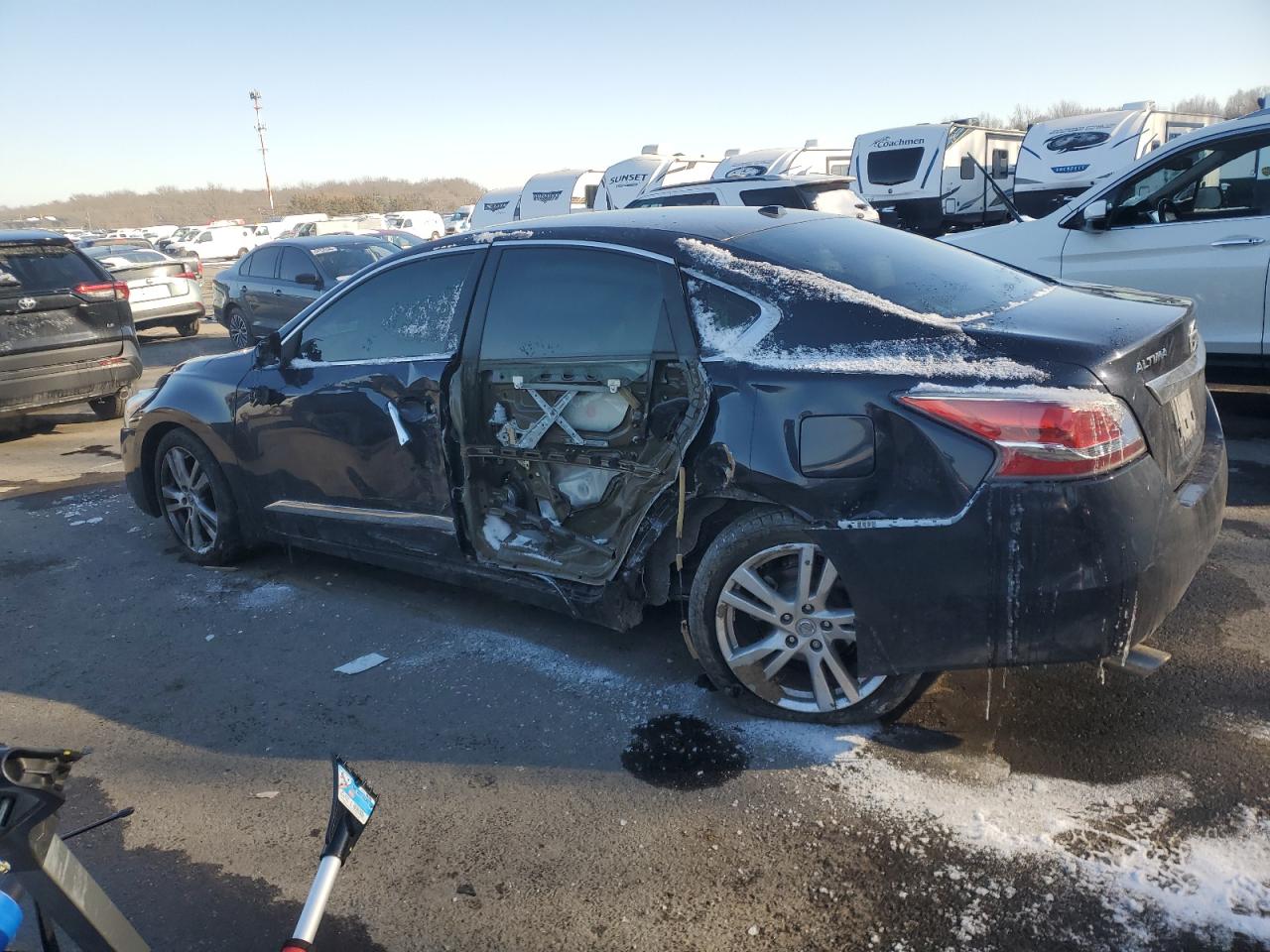2015 Nissan Altima - Image 2
