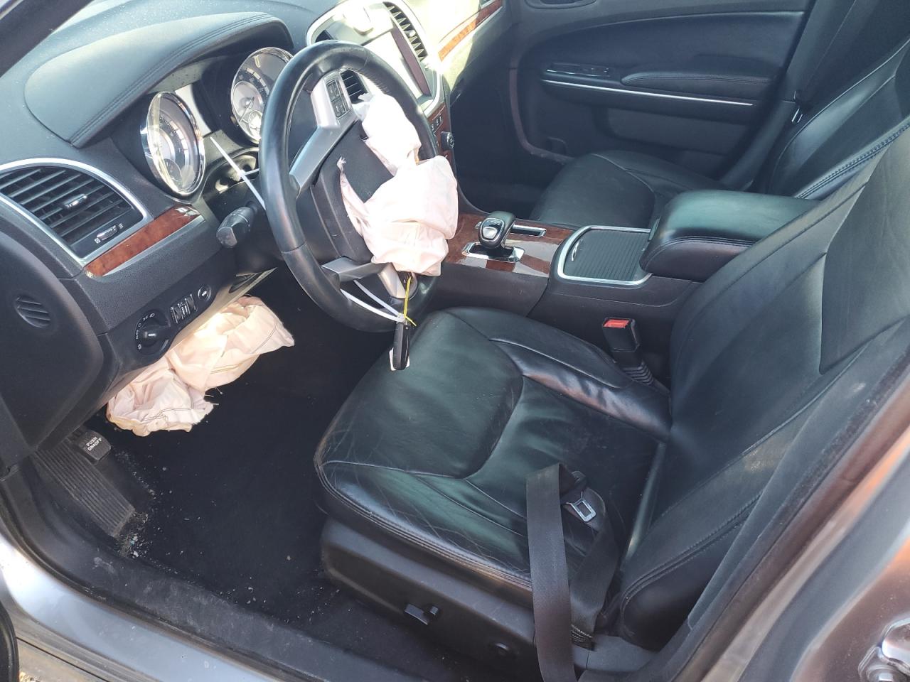 2013 Chrysler 300 - Image 7