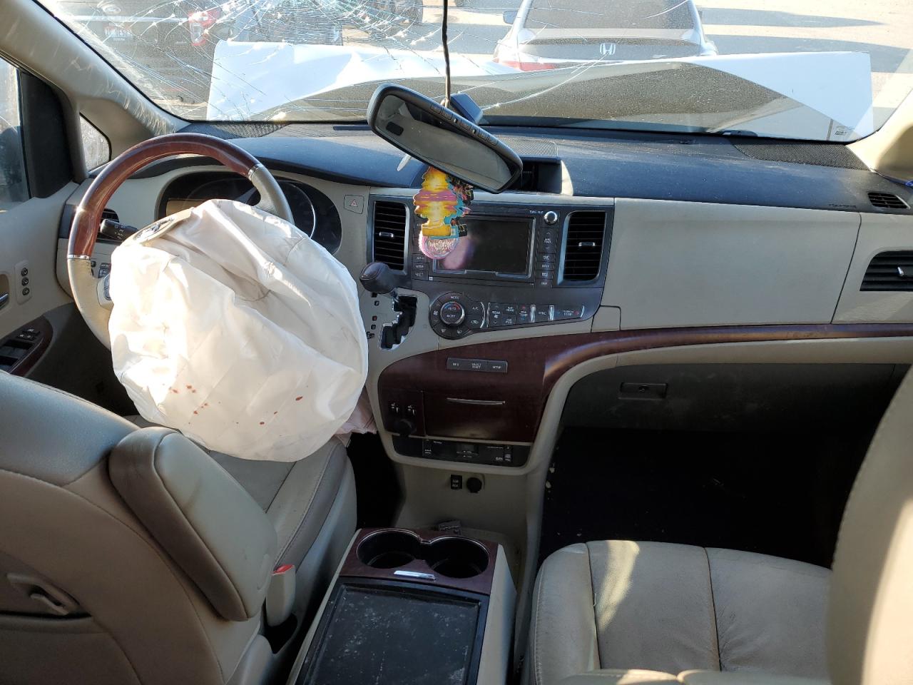 2012 Toyota Sienna - Image 8