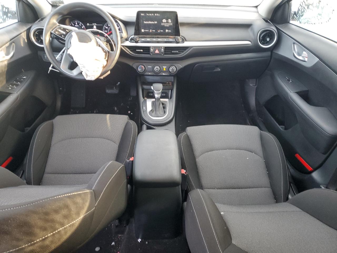 2023 Kia Forte - Image 8