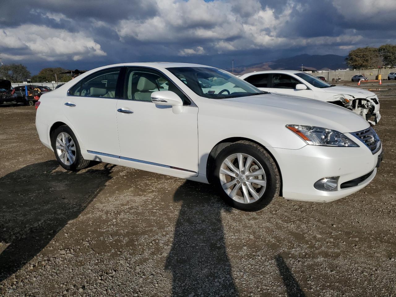 2011 Lexus ES - Image 4