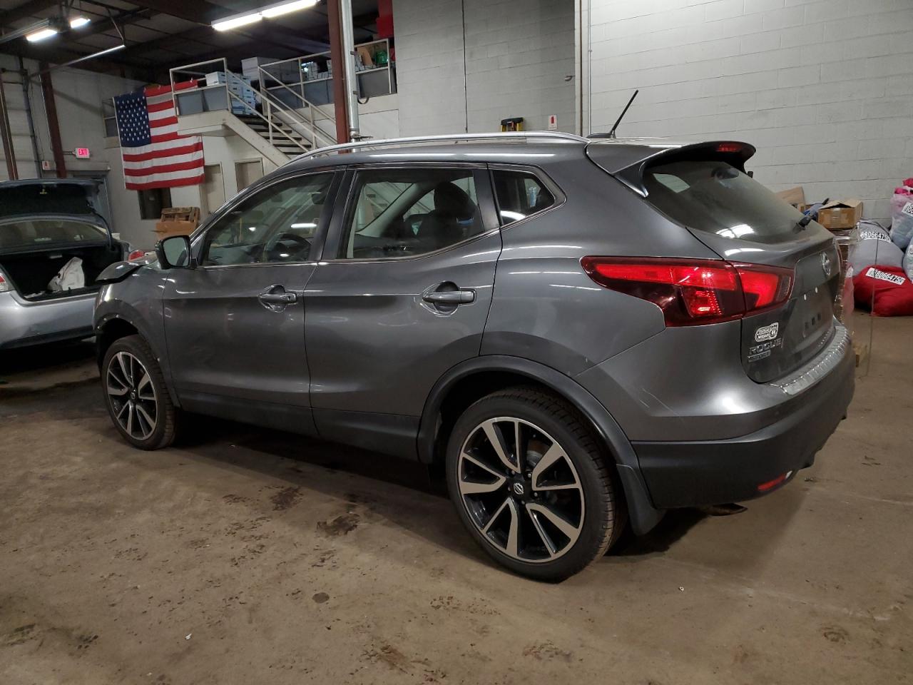 2018 Nissan Rogue - Image 2