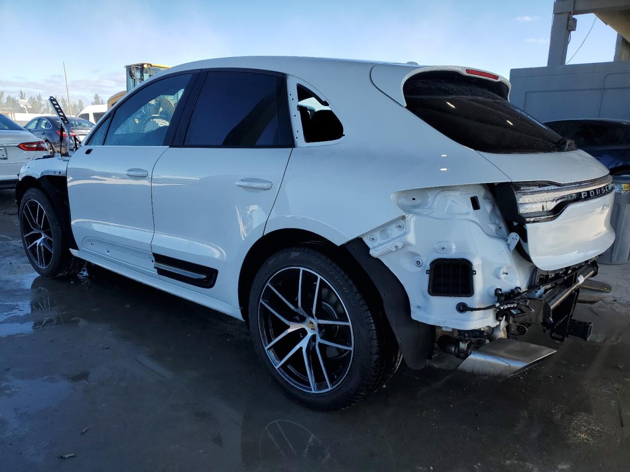 2024 Porsche Macan - Image 2