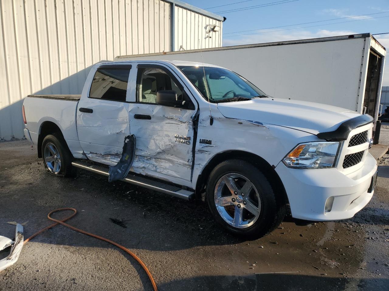 2015 RAM 1500 - Image 4