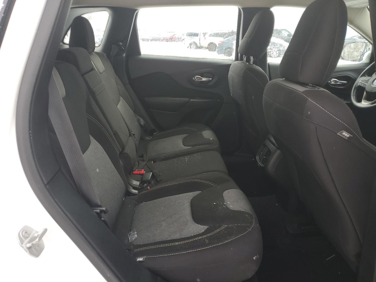 2015 Jeep Grand Cherokee - Image 11