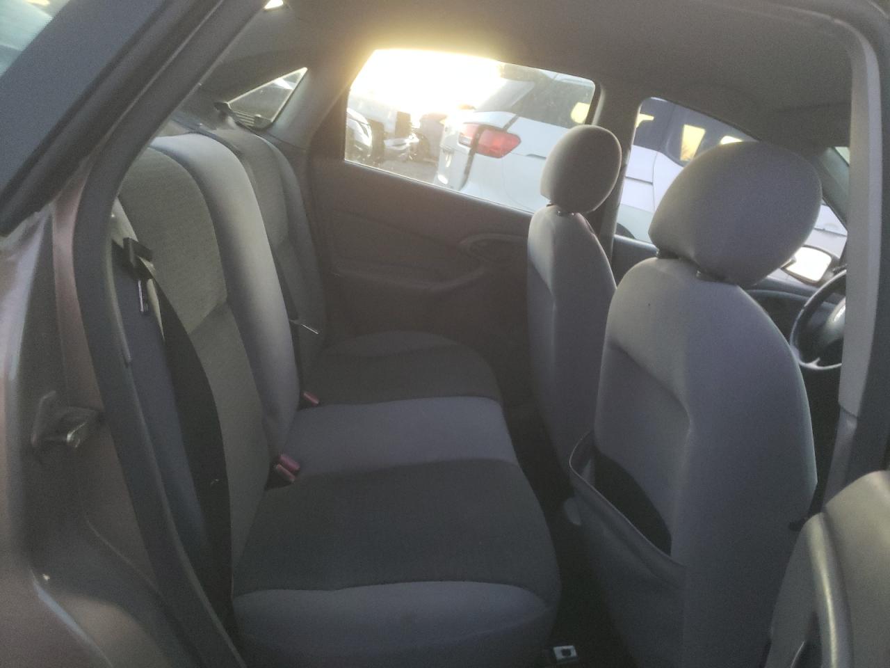 2004 Ford Focus - Image 10