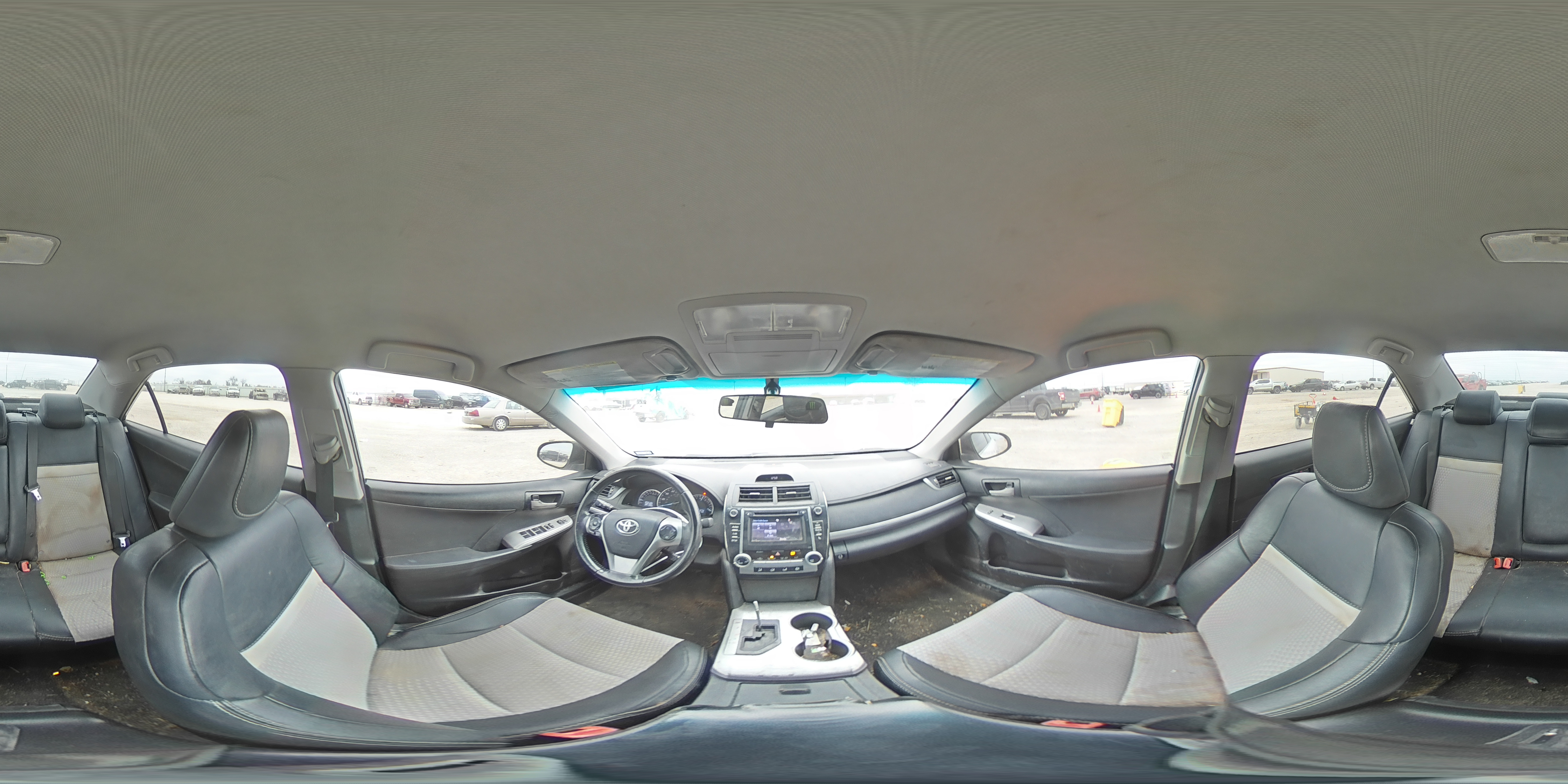 2014 Toyota Camry - Image 13