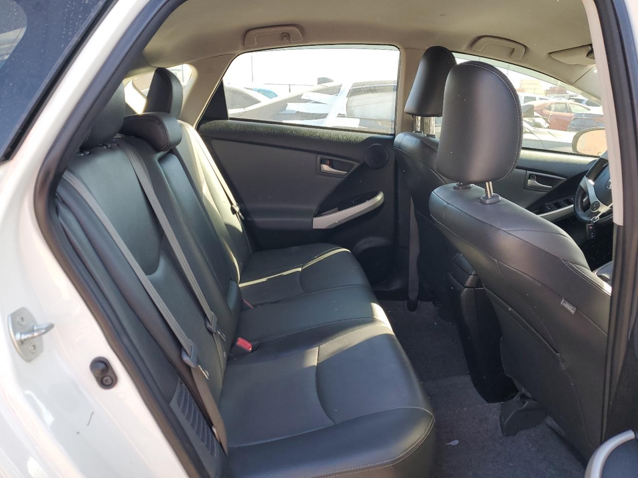 2015 Toyota Prius - Image 10