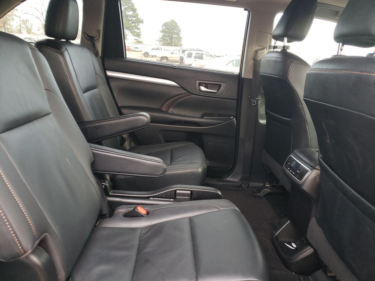 2019 Toyota Highlander - Image 11