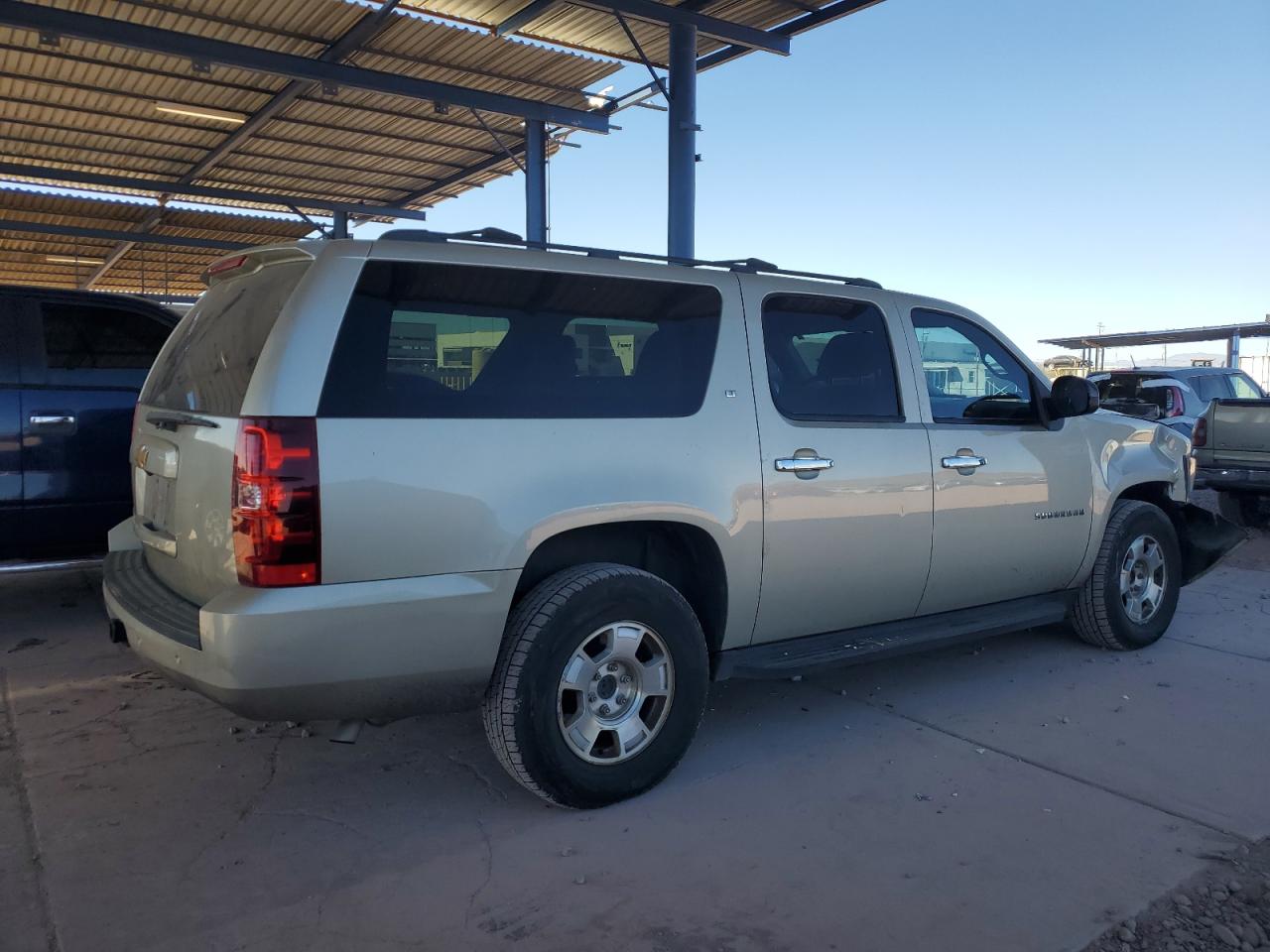 2014 Chevrolet Suburban - Image 3
