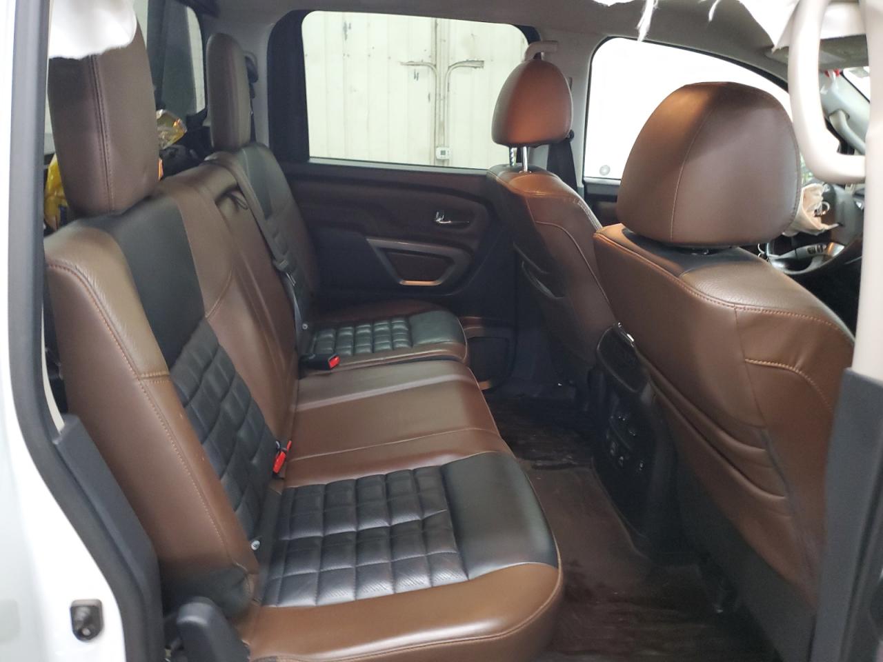 2019 Nissan Titan - Image 10