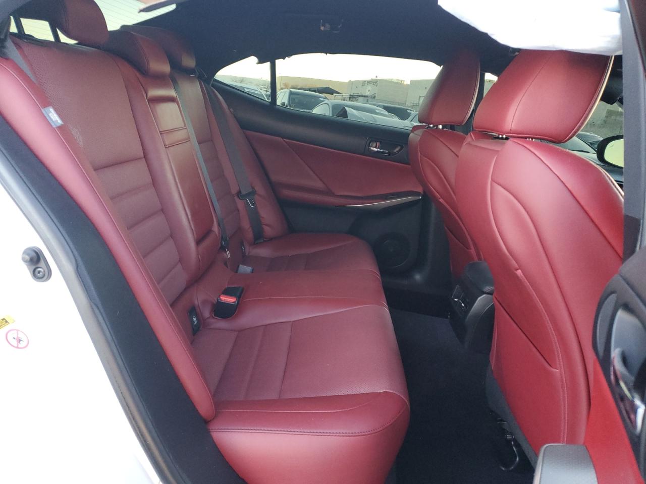 2016 Lexus IS - Image 10