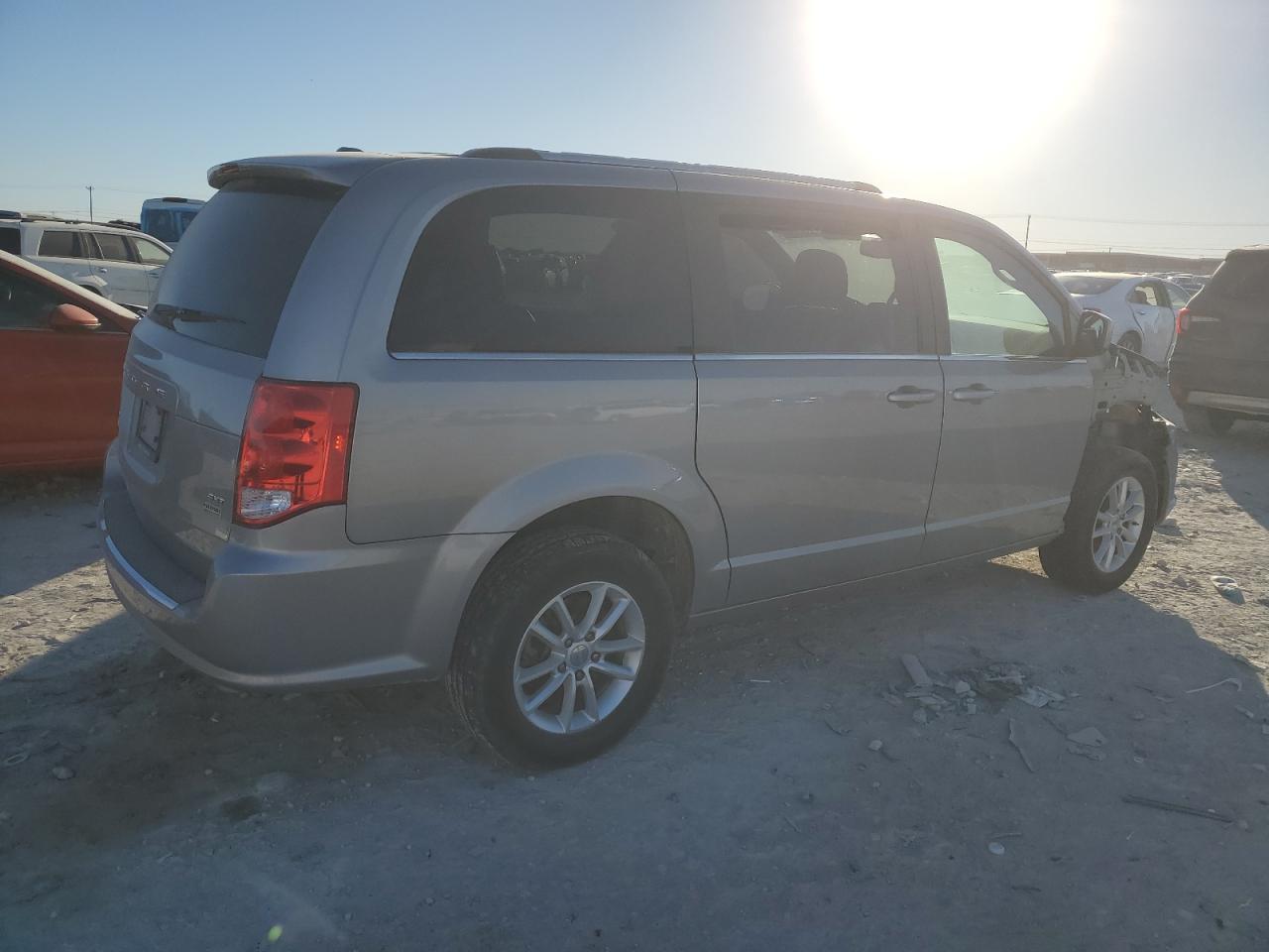 2019 Dodge Caravan - Image 3