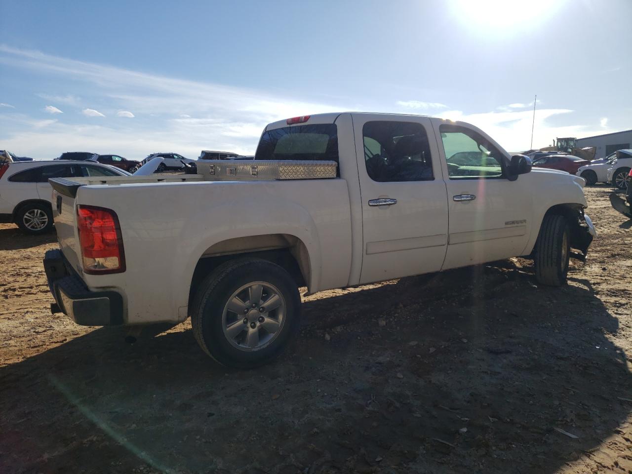 2011 GMC Sierra - Image 3