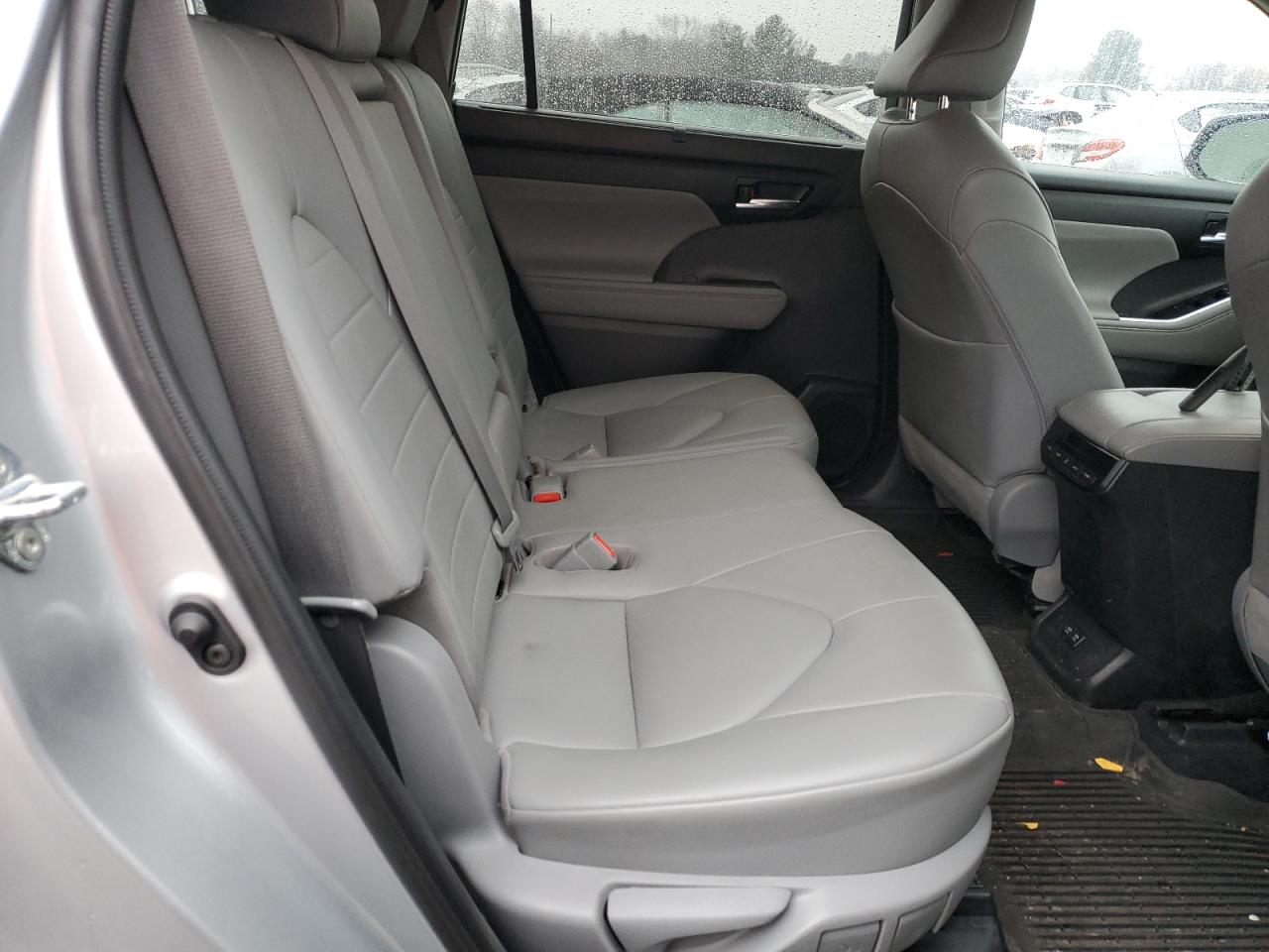 2020 Toyota Highlander - Image 12