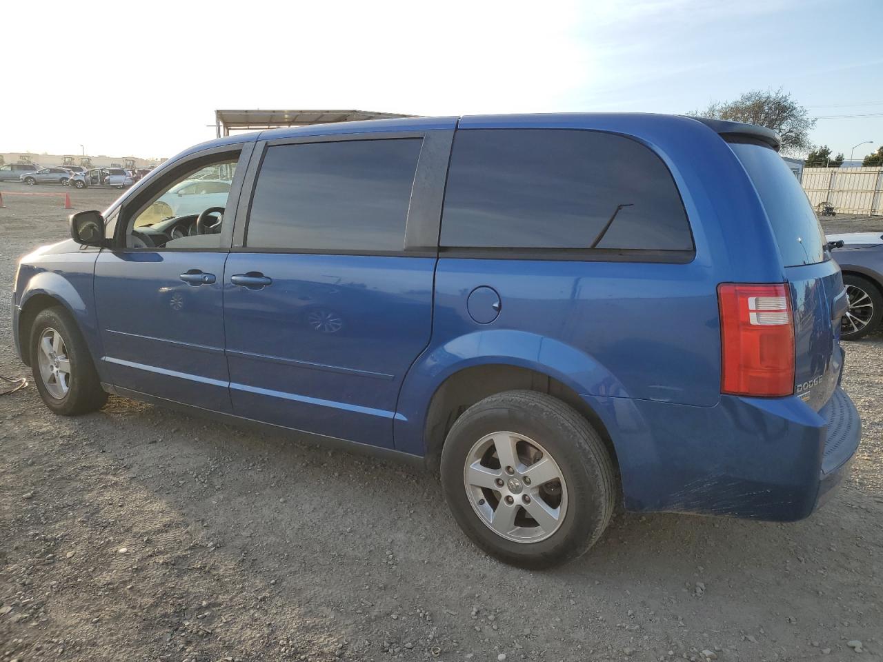 2010 Dodge Caravan - Image 2