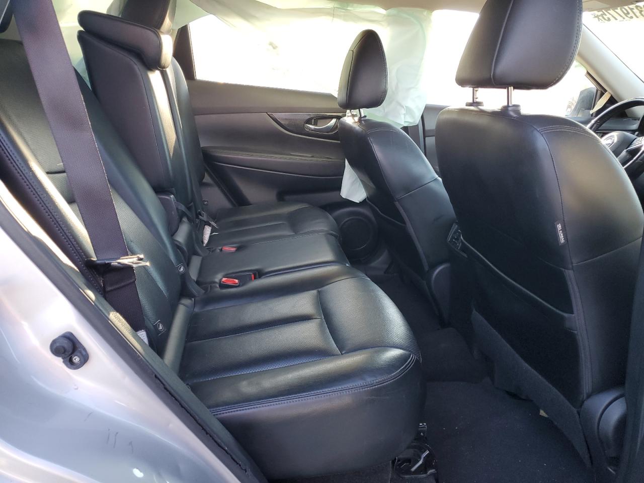 2018 Nissan Rogue - Image 12