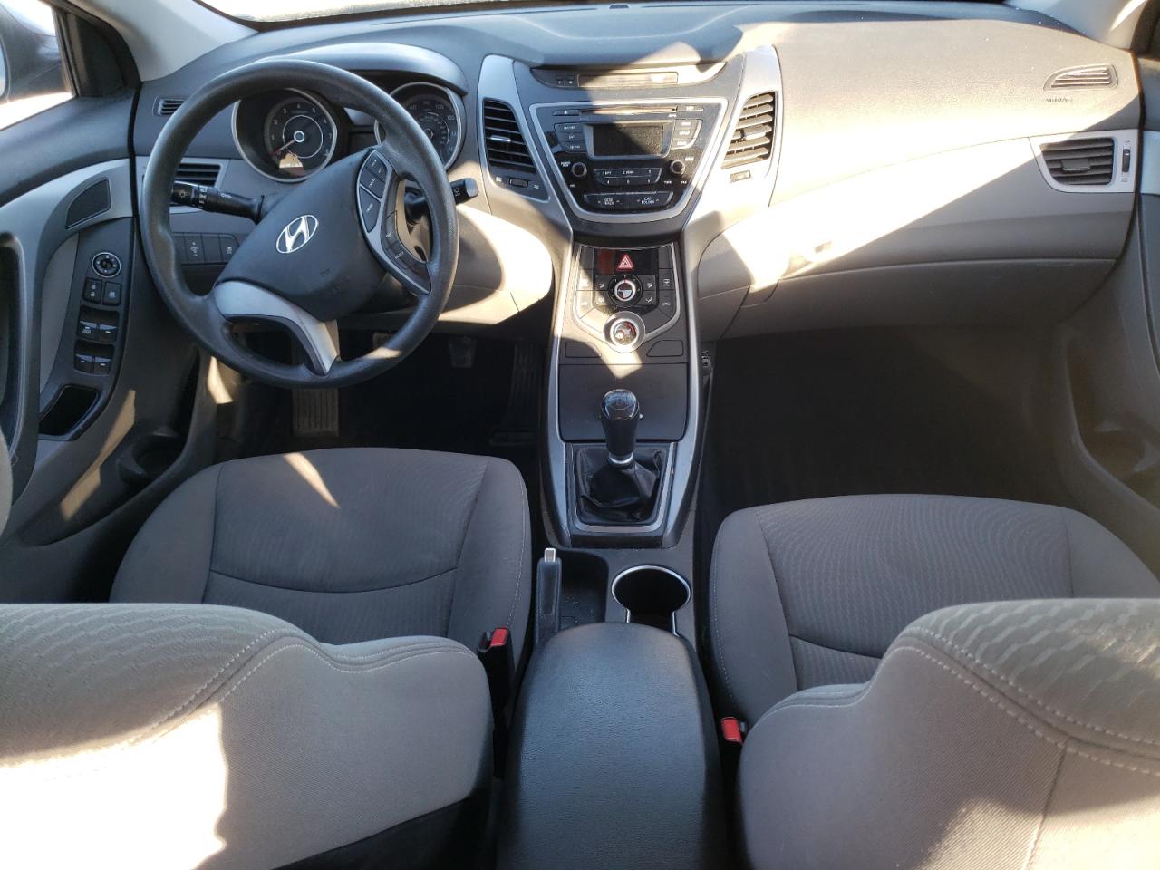2016 Hyundai Elantra - Image 8