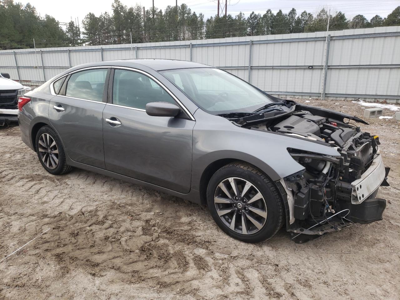 2017 Nissan Altima - Image 4