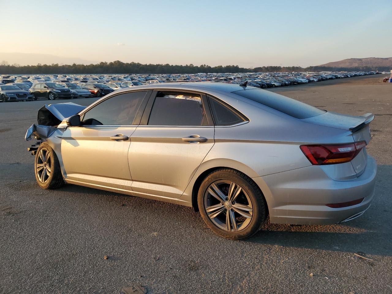 2019 Volkswagen Jetta - Image 2