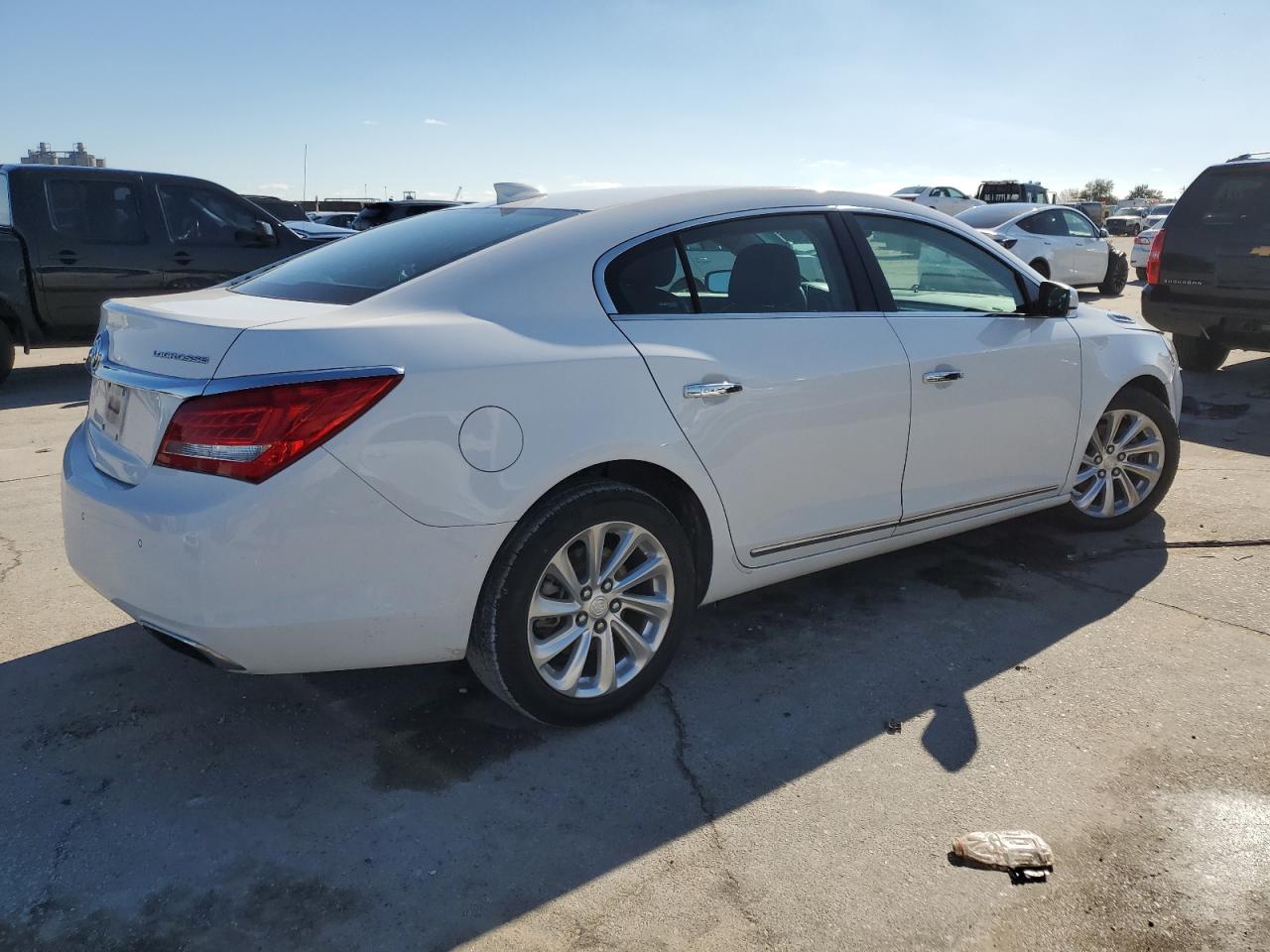 VIN 1G4GB5G36GF126629 2016 BUICK LACROSSE no.3