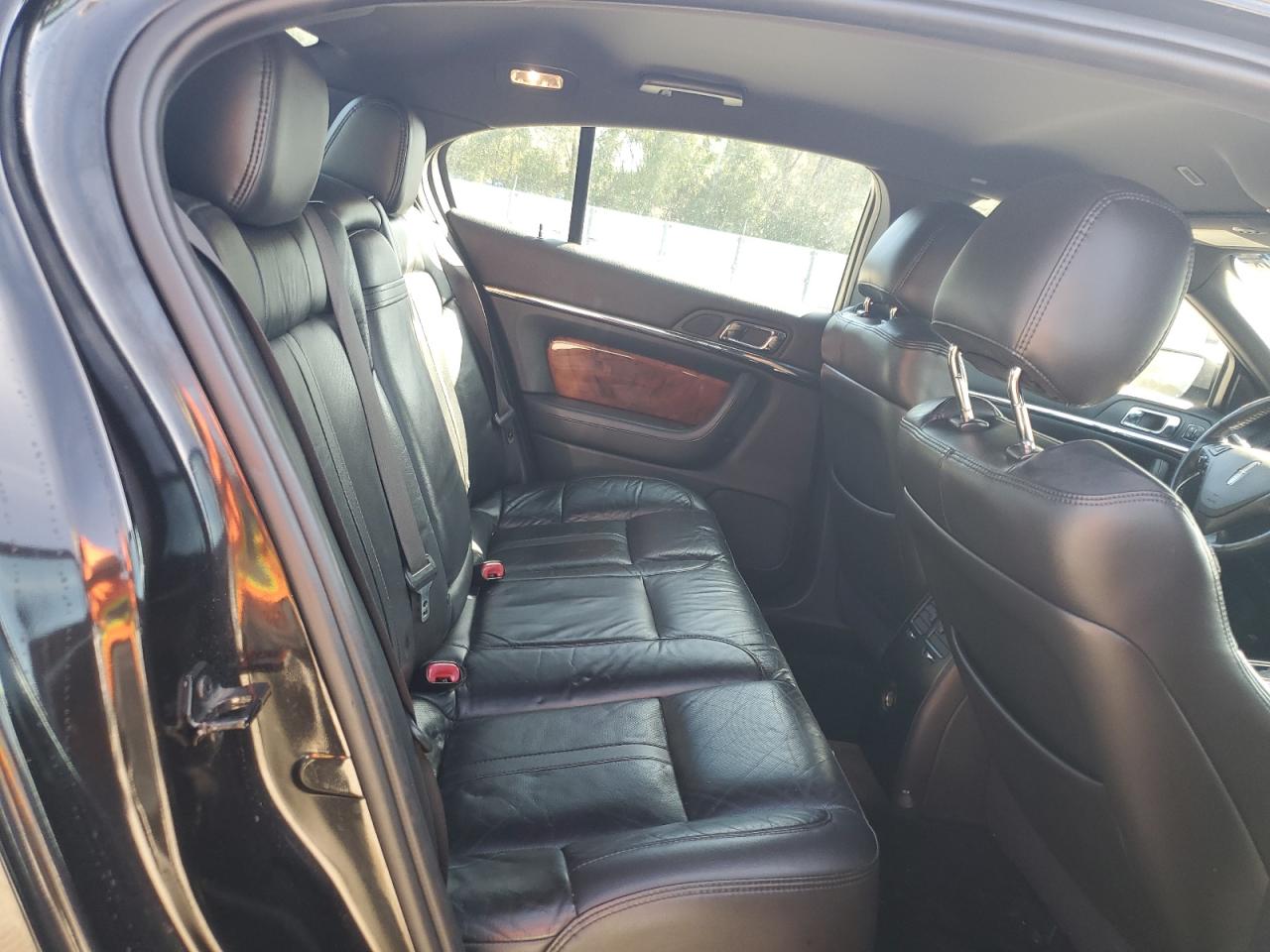 2014 Lincoln MKS - Image 10