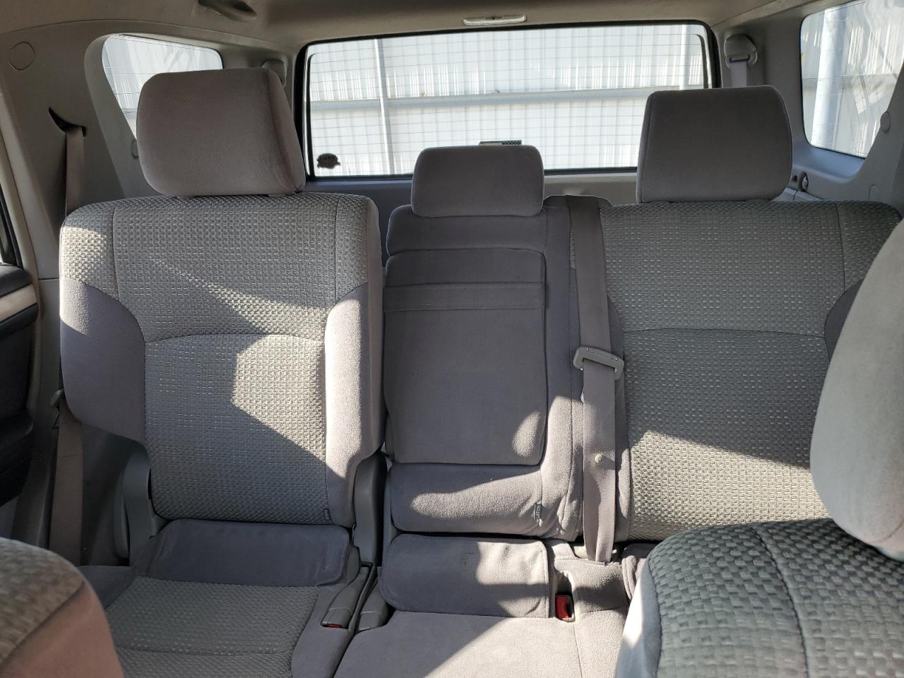 2004 Toyota 4Runner - Image 10