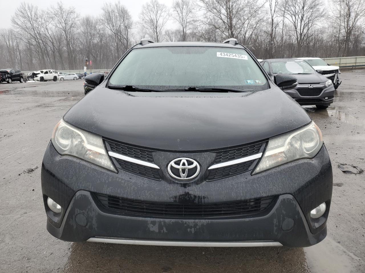 2015 Toyota RAV 4 - Image 5