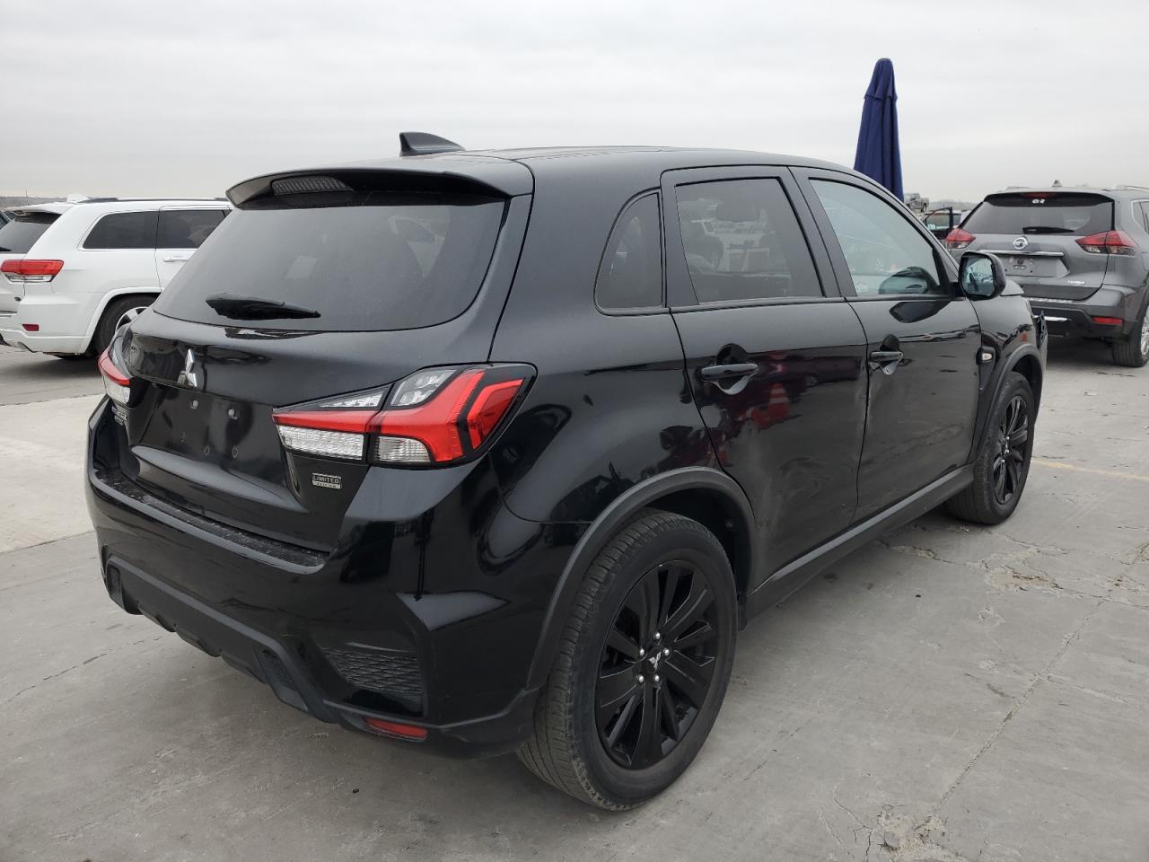 2021 Mitsubishi Outlander - Image 3