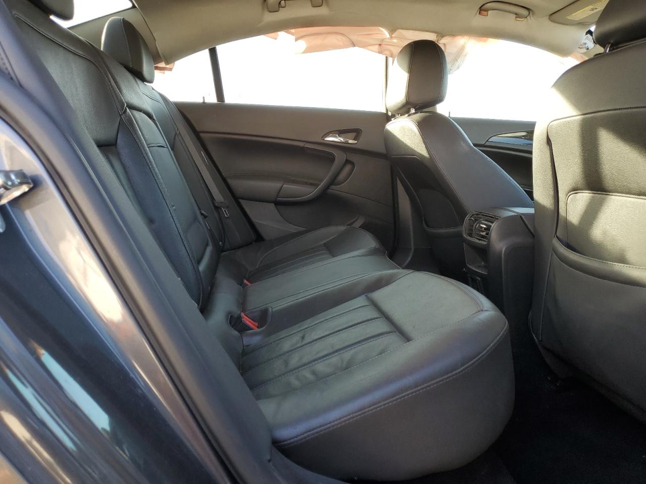 2011 Buick Regal - Image 10