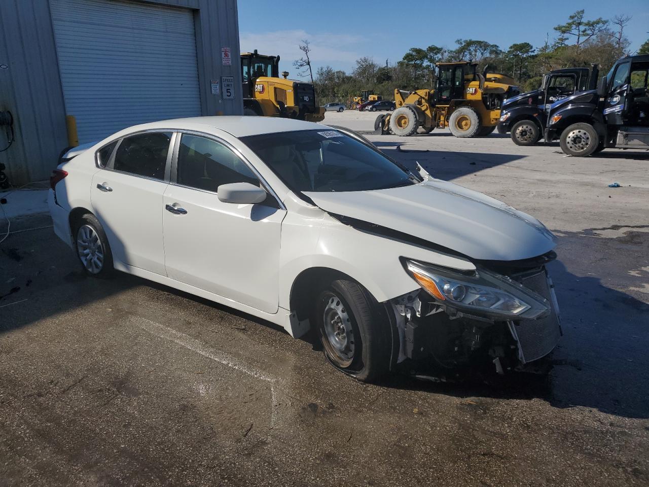 2017 Nissan Altima - Image 4