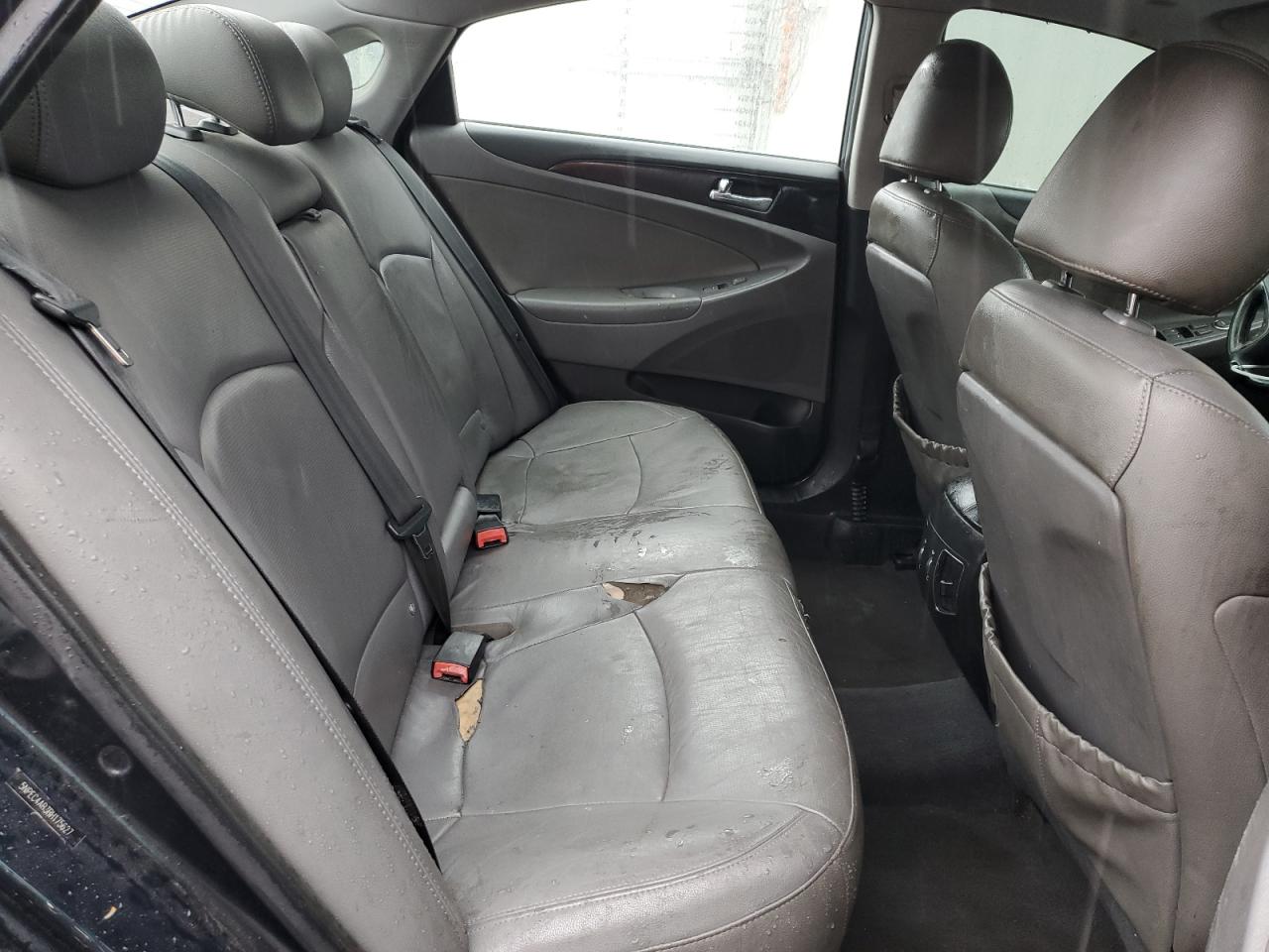 2011 Hyundai Sonata - Image 10