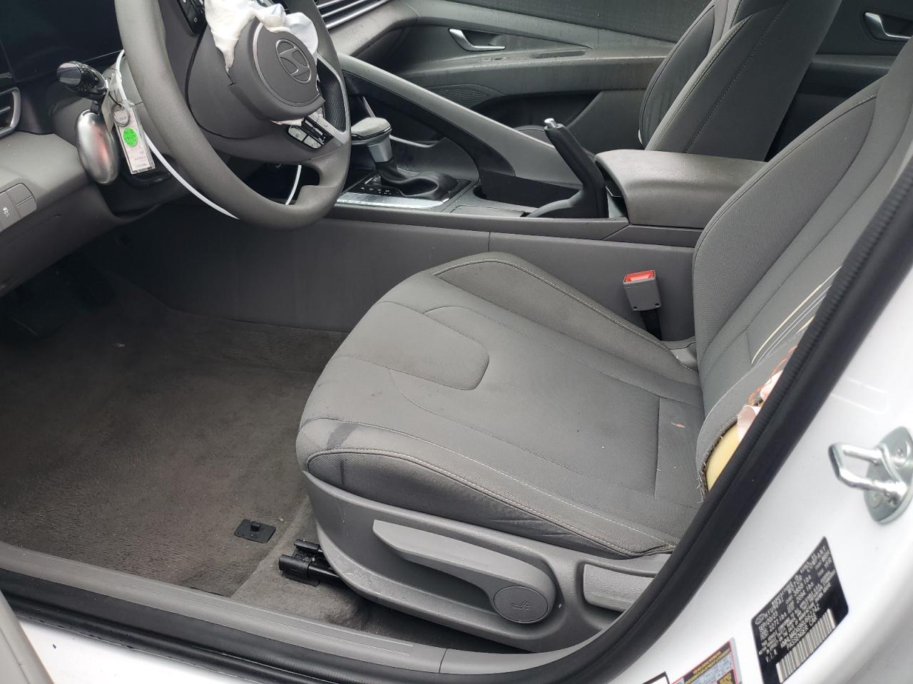 2024 Hyundai Elantra - Image 5