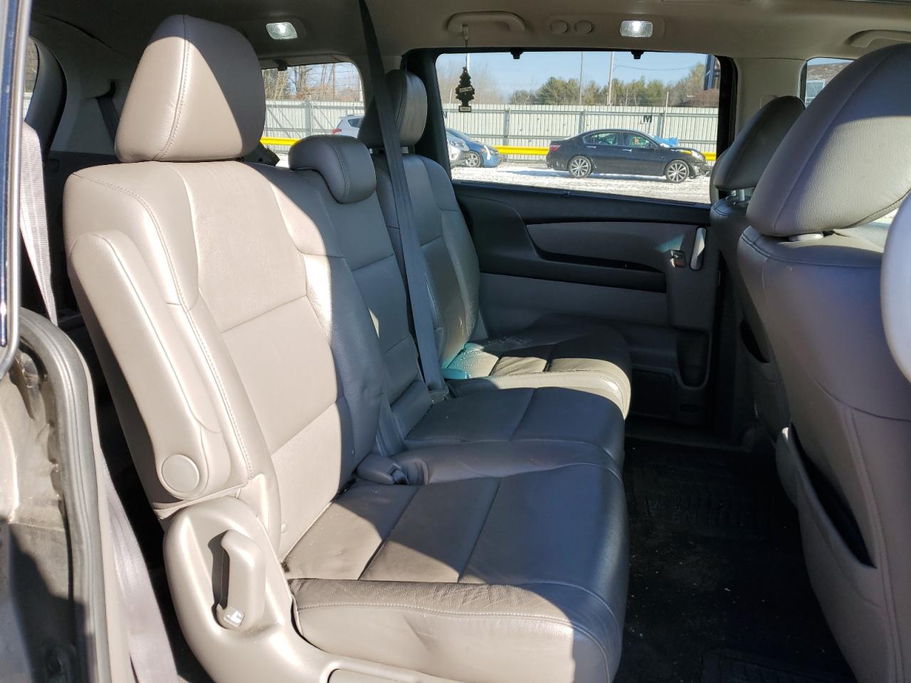 2012 Honda Odyssey - Image 11