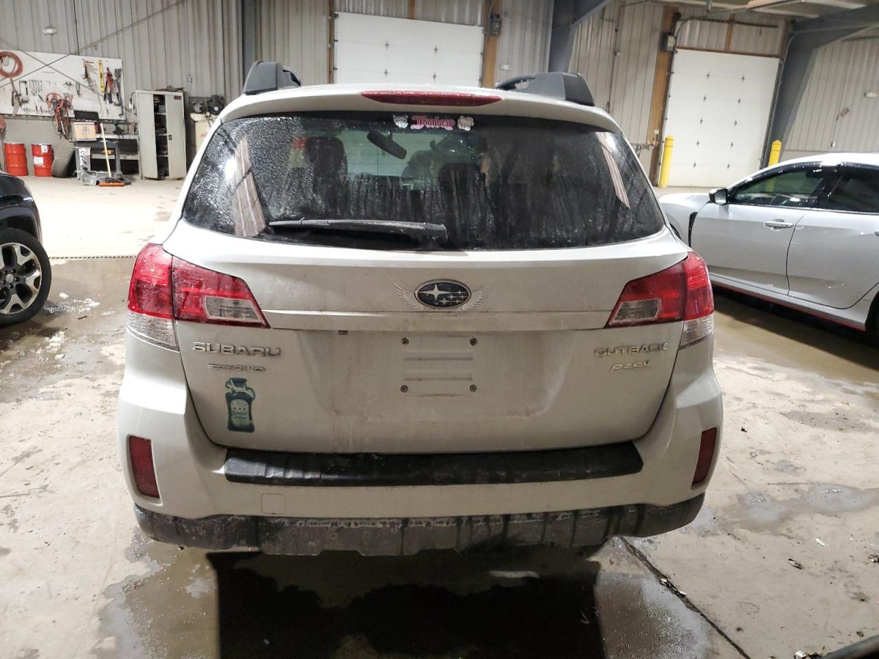 2011 Subaru Outback - Image 6