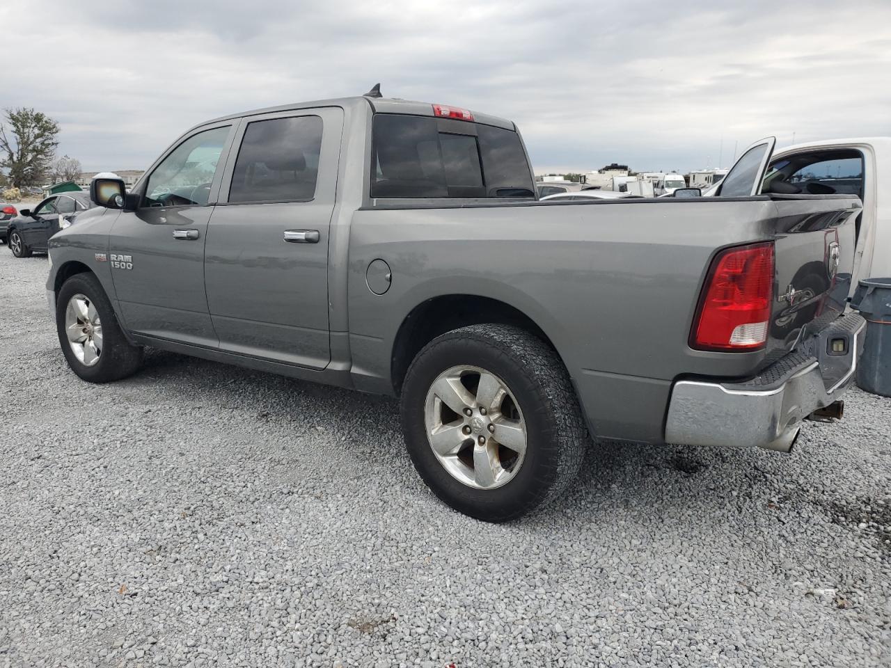 VIN 1C6RR6LT1DS584495 2013 RAM 1500 no.2