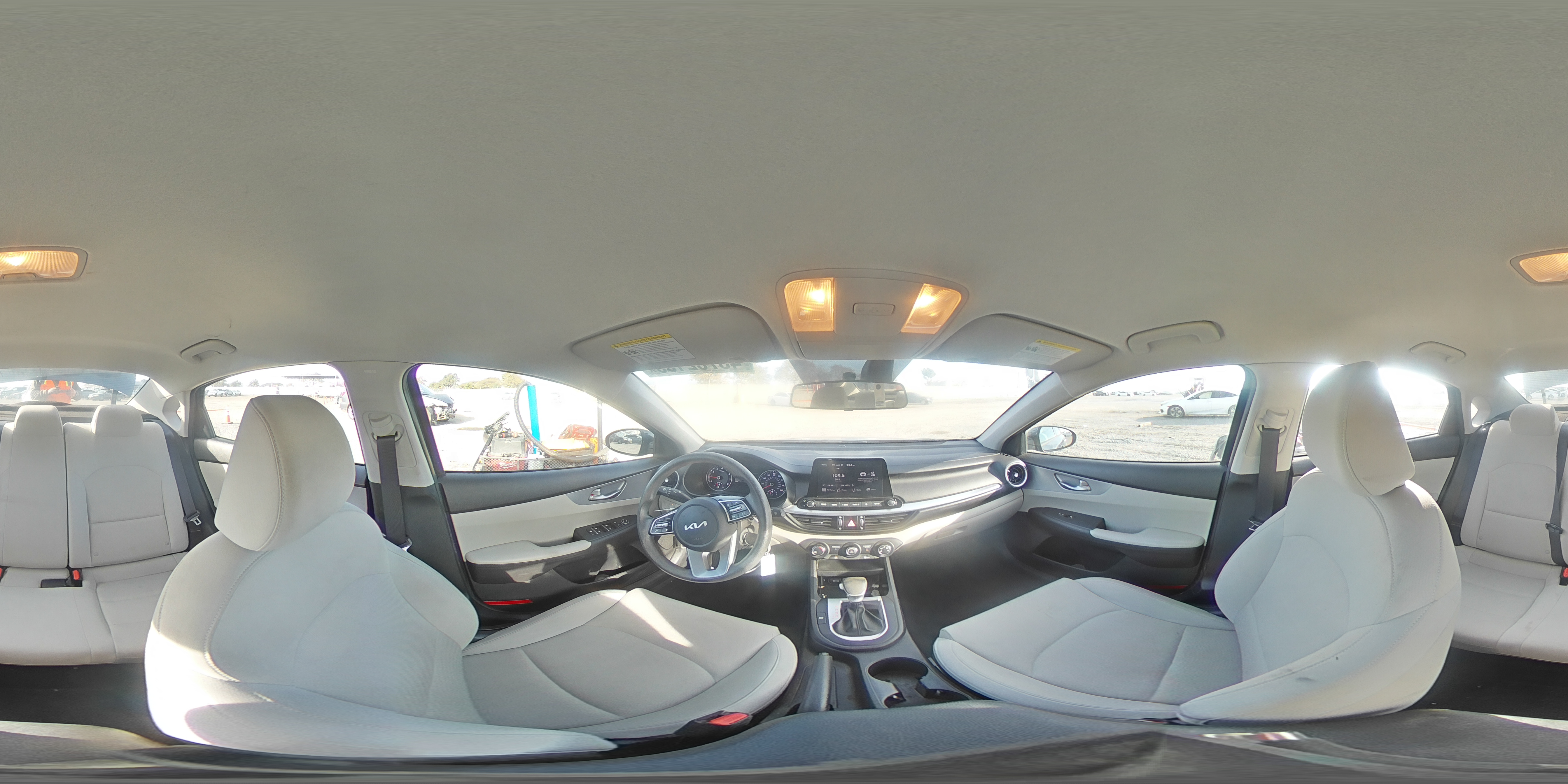 2022 Kia Forte - Image 13