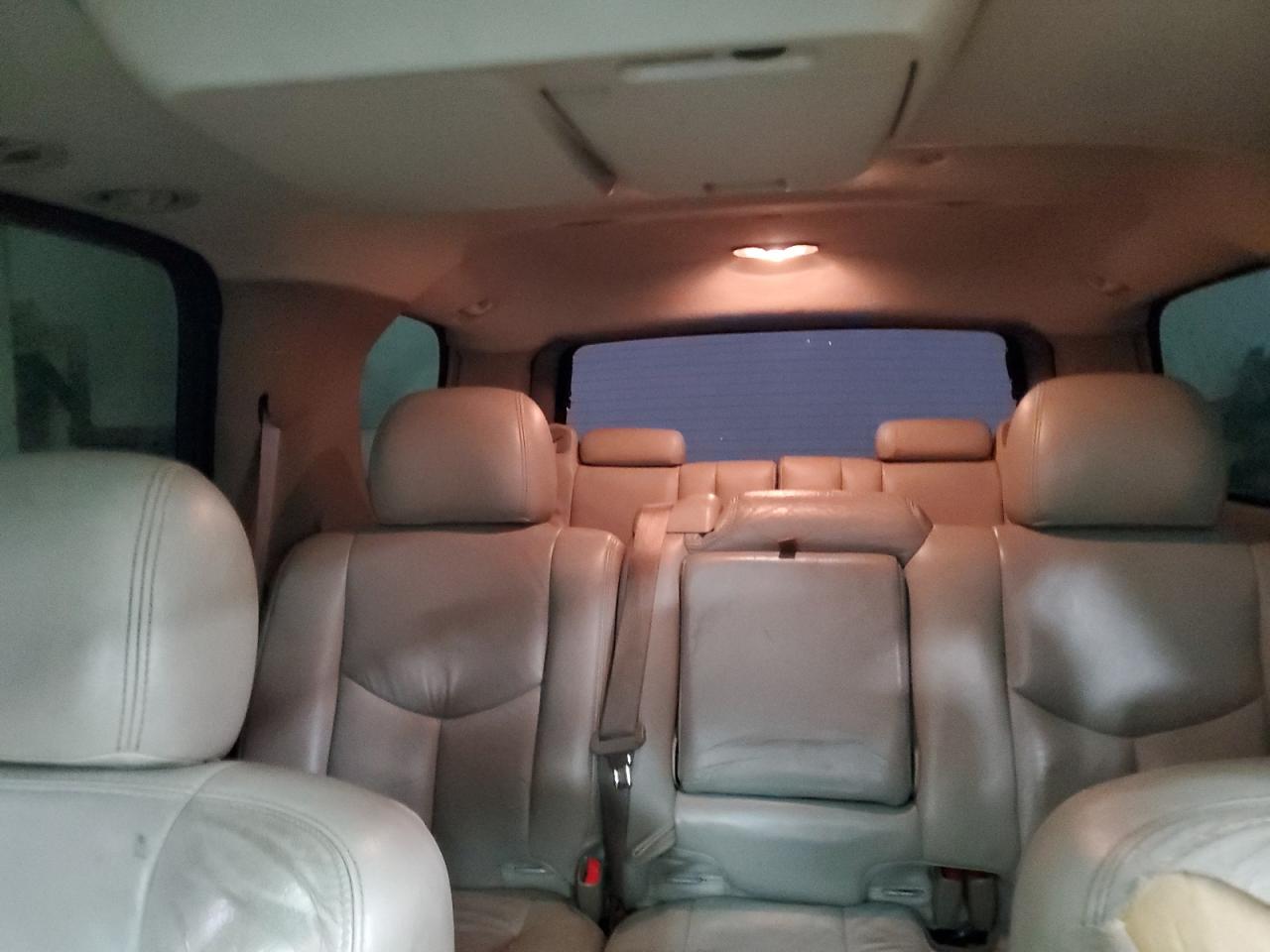 2005 Chevrolet Tahoe - Image 10