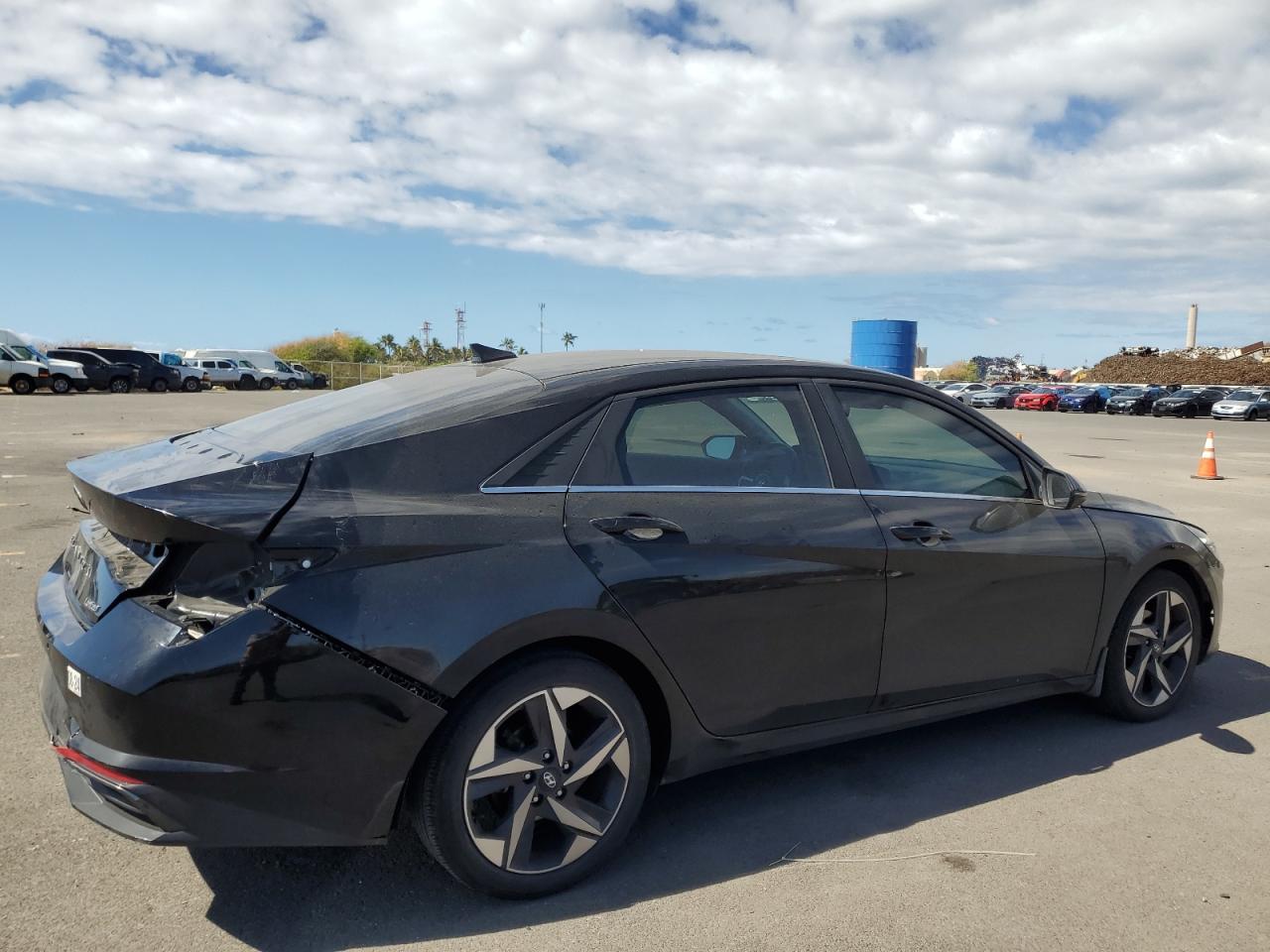 2022 Hyundai Elantra - Image 3