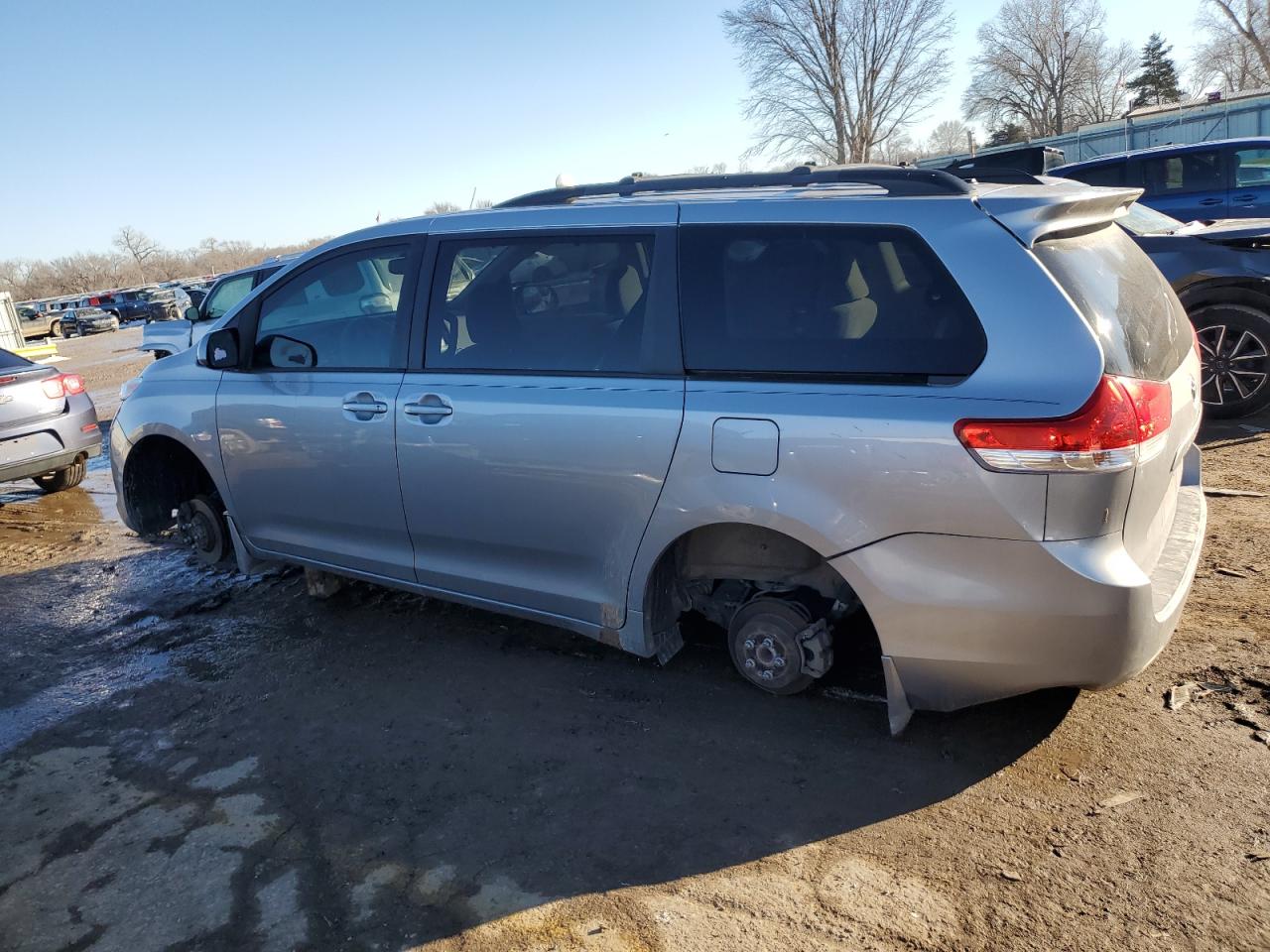 2013 Toyota Sienna - Image 2