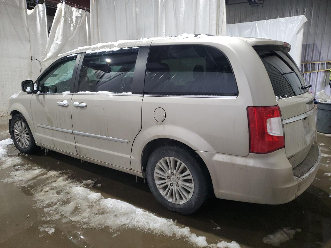 2013 Chrysler Town & Country - Image 2