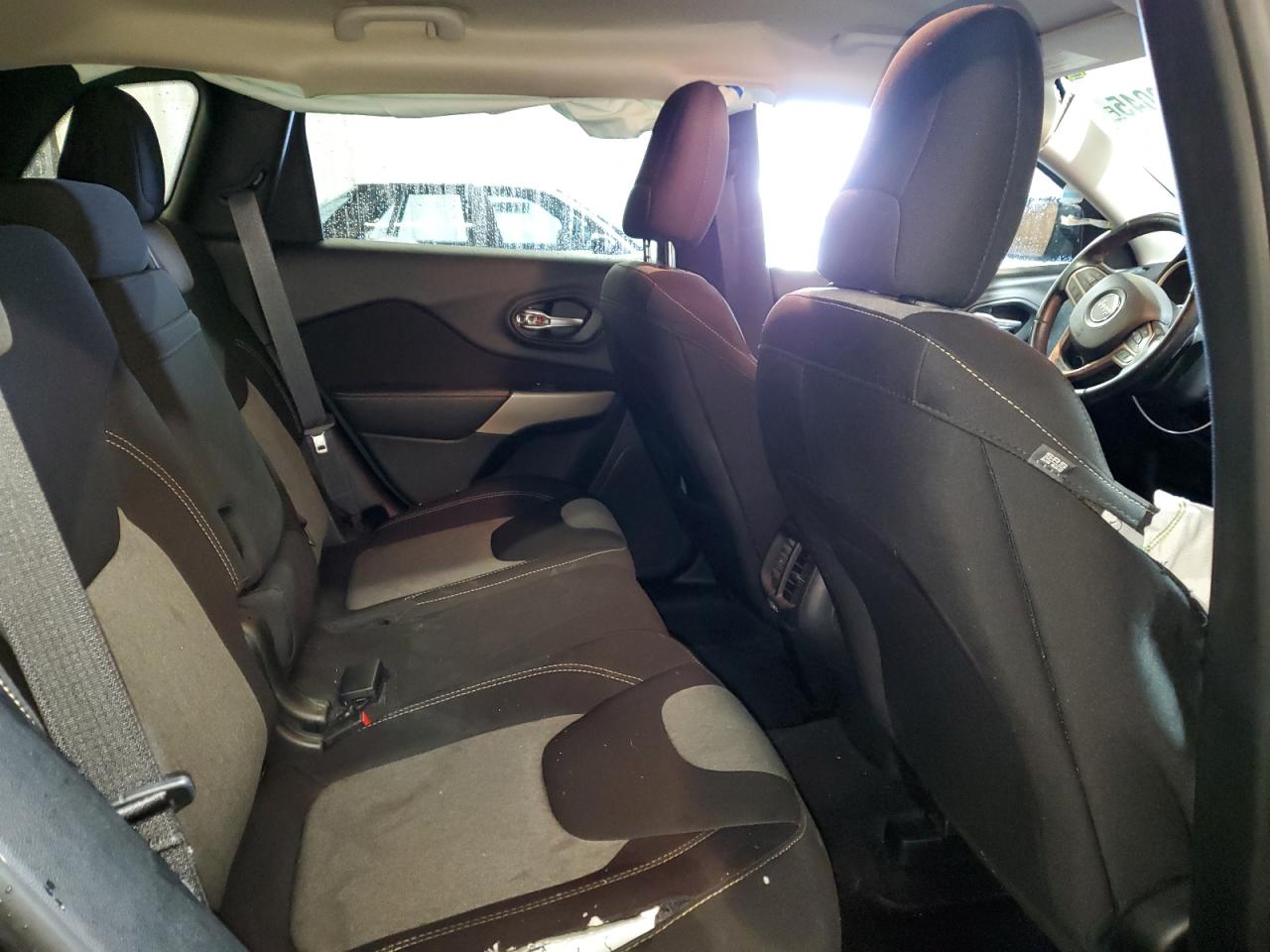 2017 Jeep Grand Cherokee - Image 11