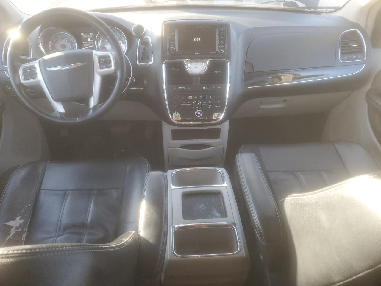 2014 Chrysler Town & Country - Image 8